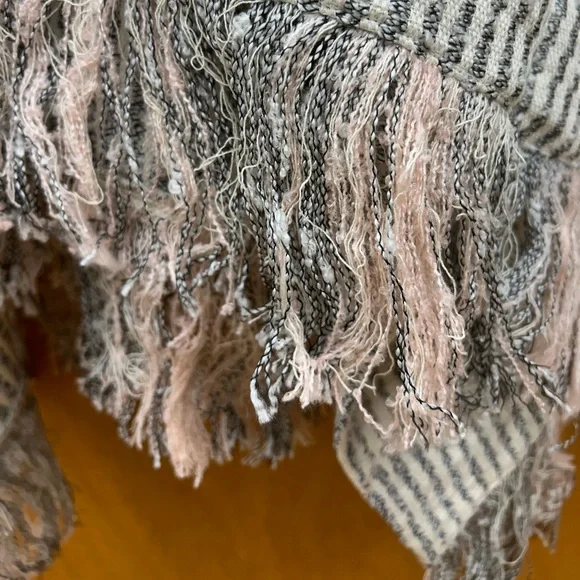 New America & Beyond Winter Cape in Pink/Black/White/Cream - No Size - Picture 6 of 9